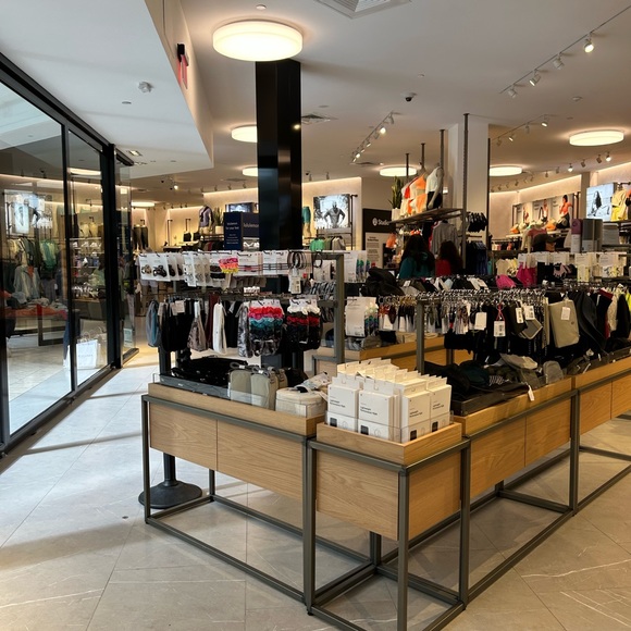 Meet your Posher, Jill’s.Lulu - Picture 2 of 3